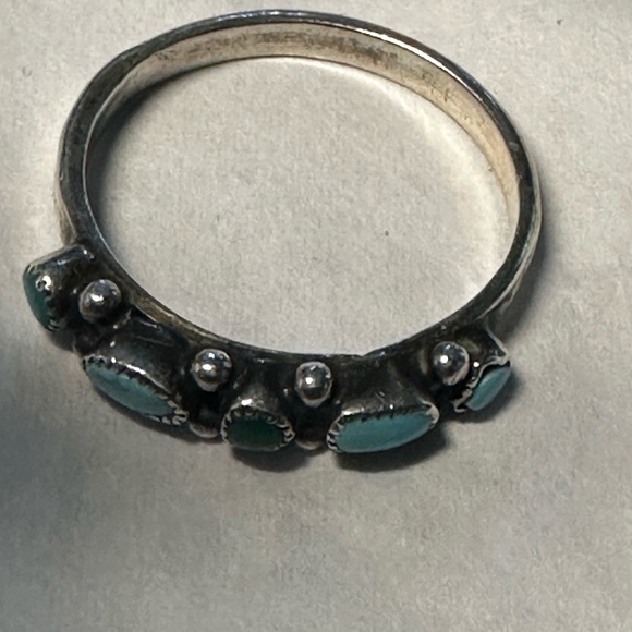 Vintage Native American Turquoise and Green Stone Silver Ring - Picture 2 of 11